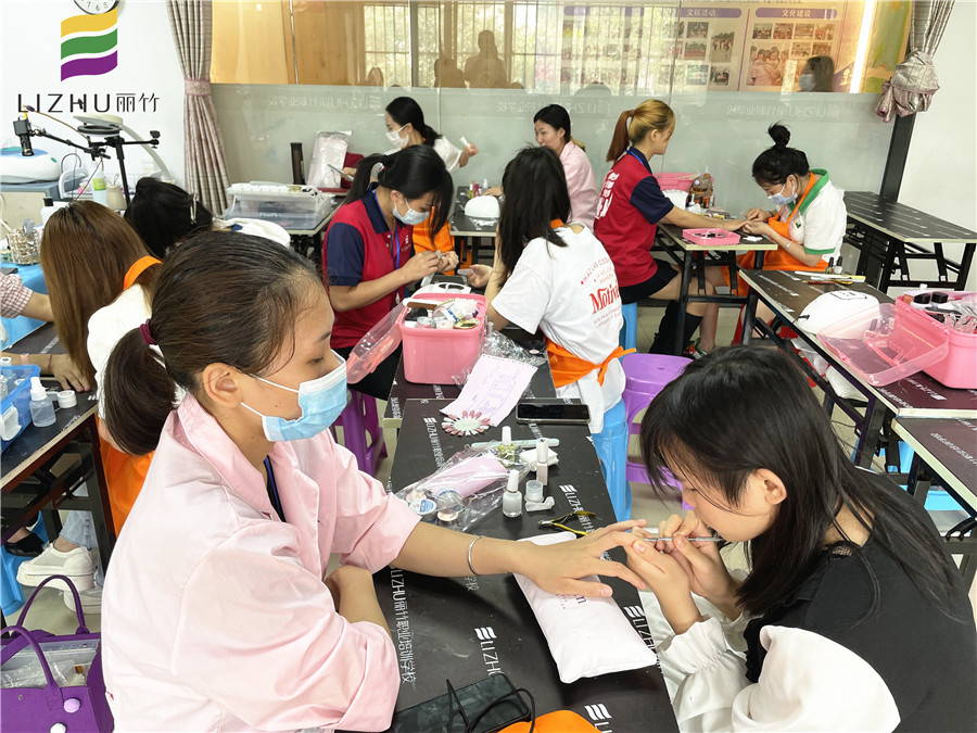 如何推死皮？南寧美甲培訓(xùn)學(xué)?；A(chǔ)課程