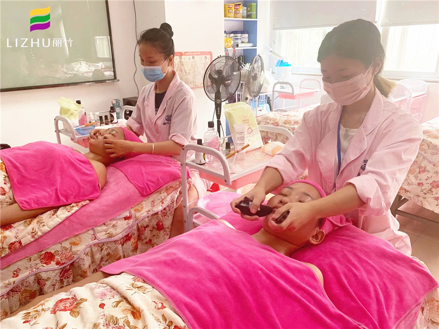 嘴周撥筋教程 ，南寧美容師培訓(xùn)課程剖析