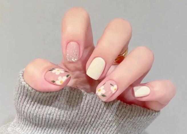 春夏黃皮顯白美甲，廣西美甲培訓(xùn)短期班推薦