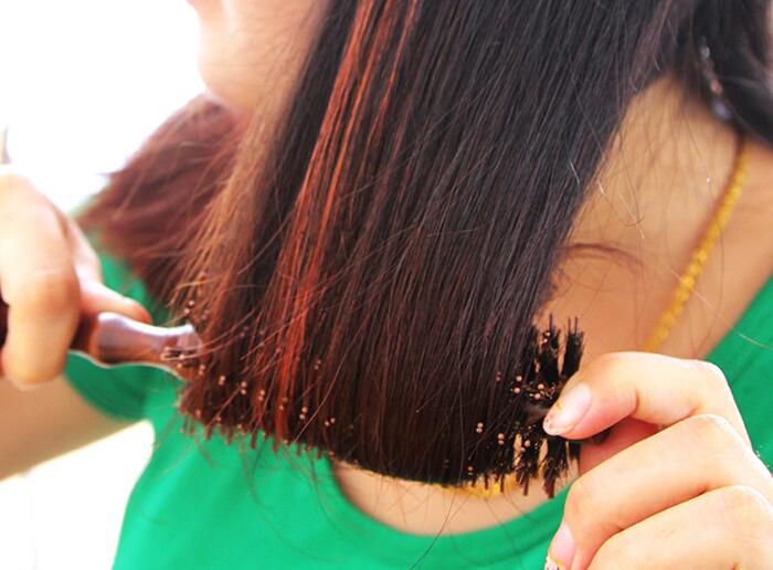 滾梳怎樣挑選？廣西美發(fā)學(xué)校專業(yè)講解