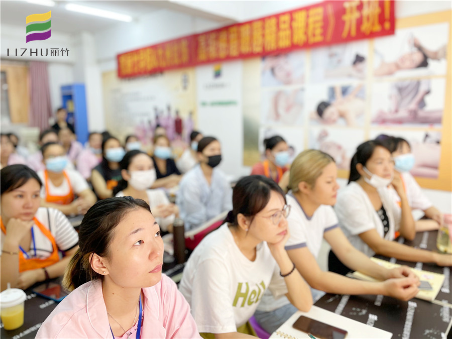 南寧紋繡培訓(xùn)學(xué)?！陡?級感眉眼唇精品課程》開班