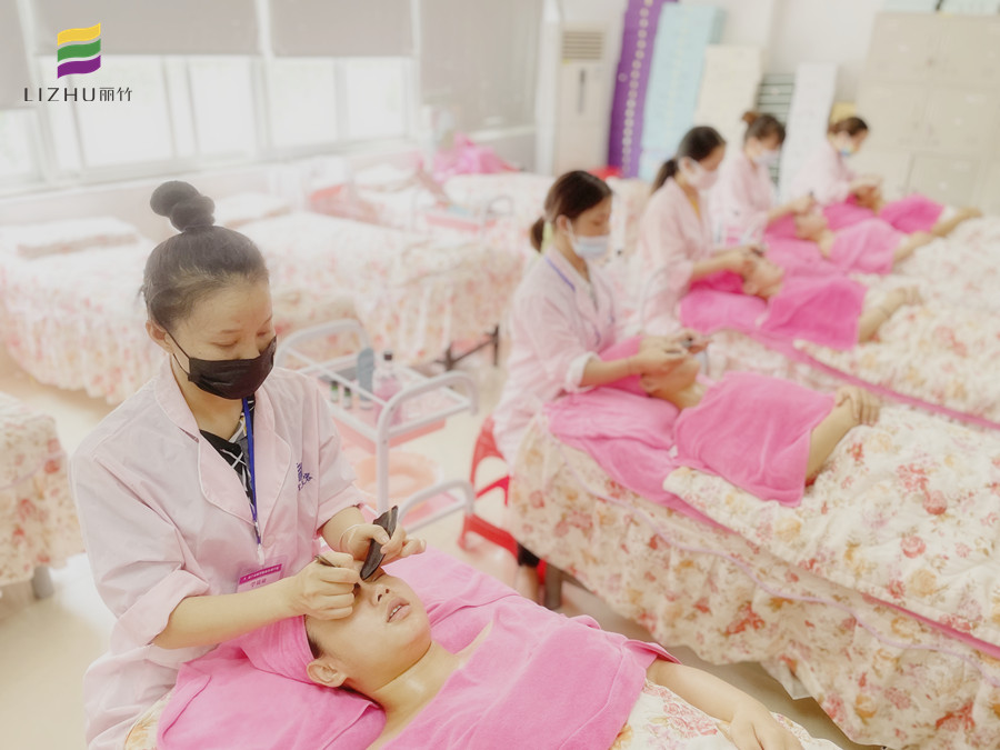 眼部刮痧的好處，南寧美容養(yǎng)生培訓課程