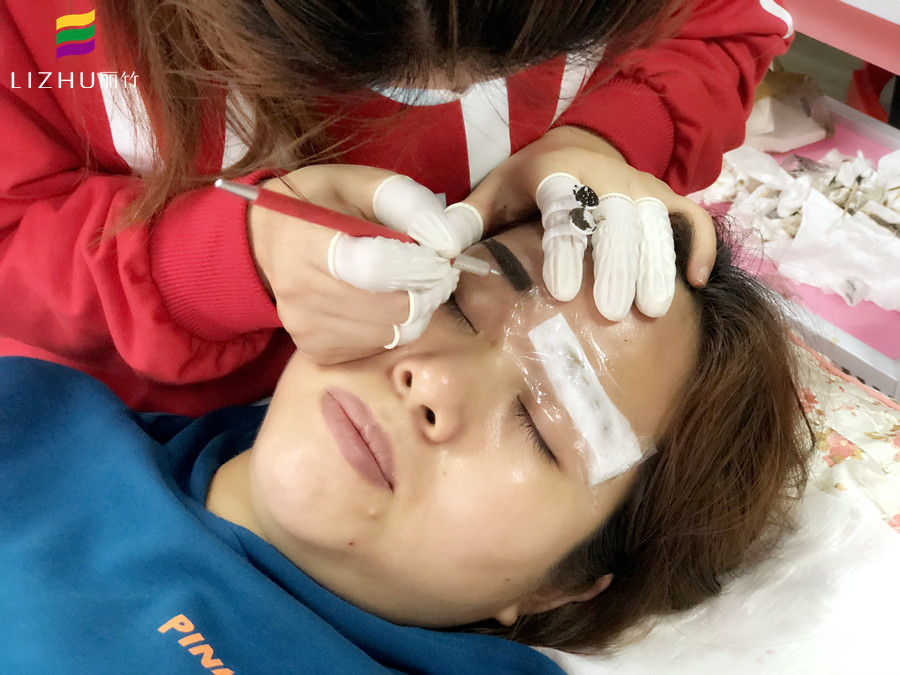 紋眉快速消腫的方法，南寧紋繡眉眼唇培訓(xùn)分享