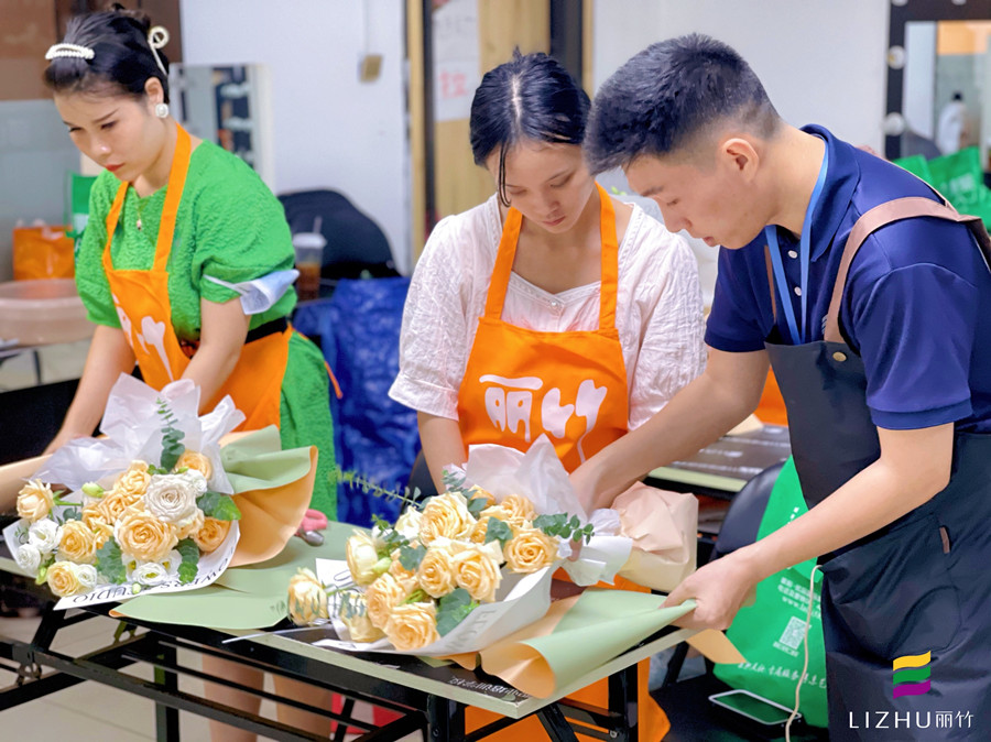 韓式清新花束特點，南寧花藝短期培訓班手把手分析