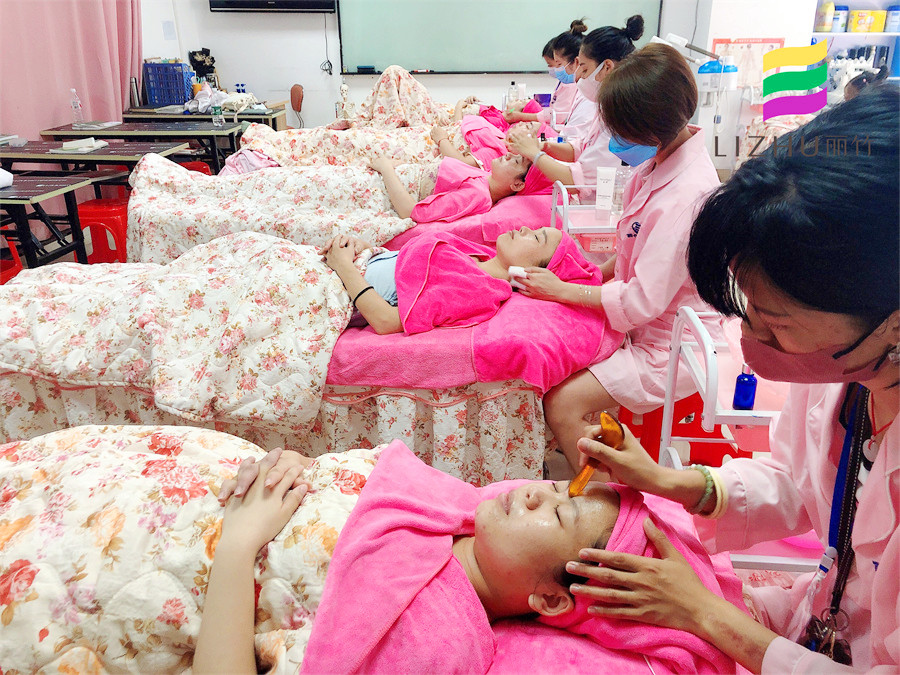 南寧學(xué)美容美體：你為什要進(jìn)行額頭撥筋？