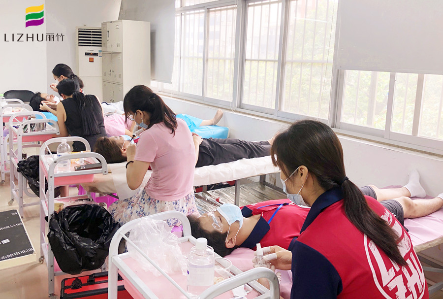 零基礎(chǔ)學(xué)紋眉：如何在敷舒緩膏的同時不讓讓眉毛變型 