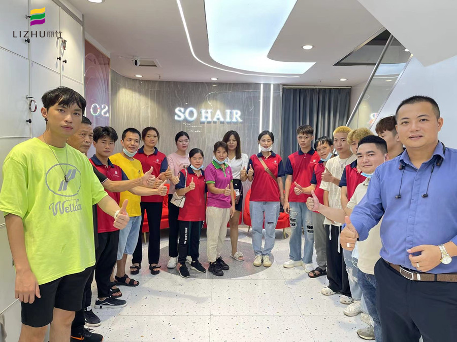 南寧美發(fā)培訓(xùn)專業(yè)學(xué)校組織學(xué)員到店觀摩