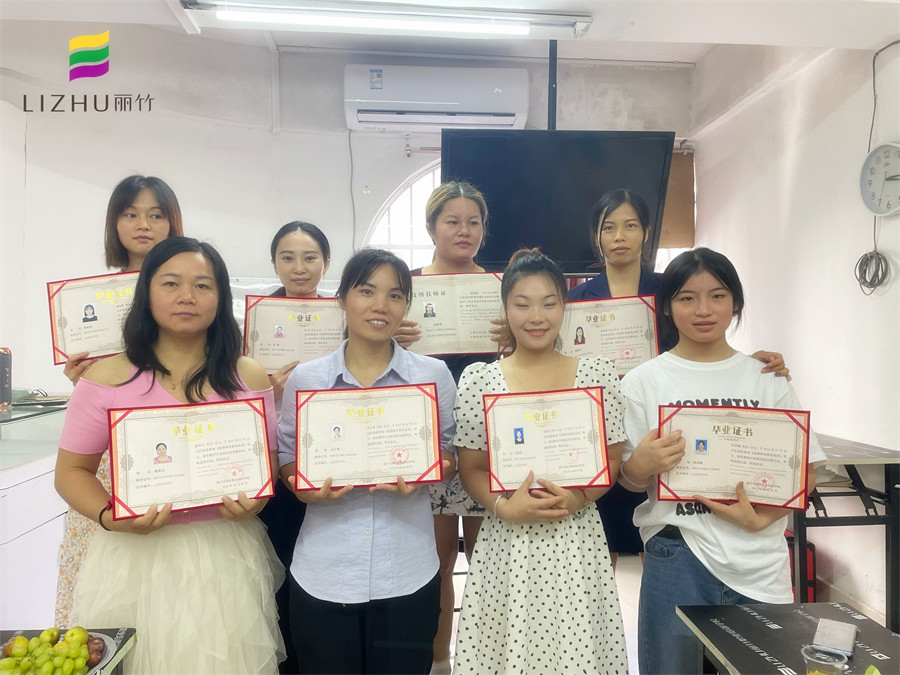 南寧紋繡培訓(xùn)班座談會，學(xué)員們滿載而歸