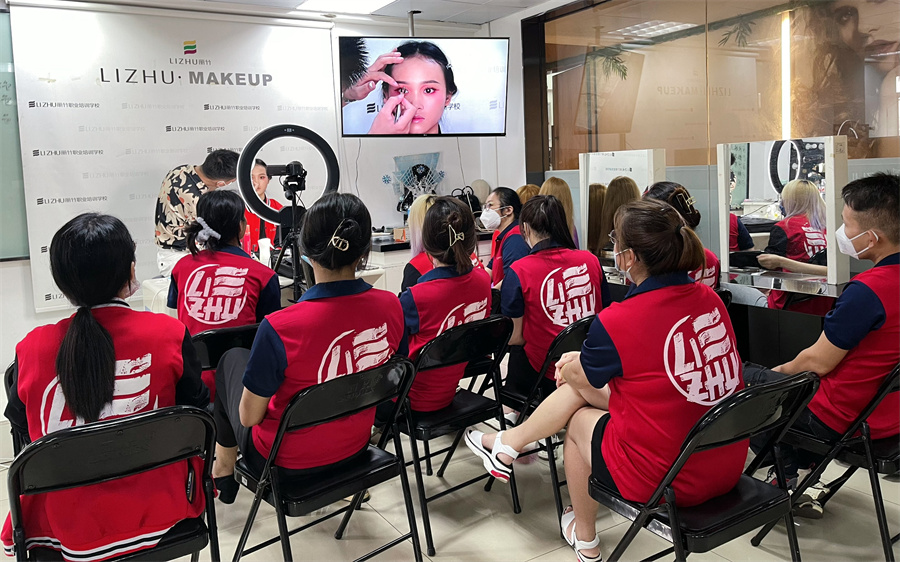 國風(fēng)妝容造型課堂 ，都是復(fù)古回憶的味道