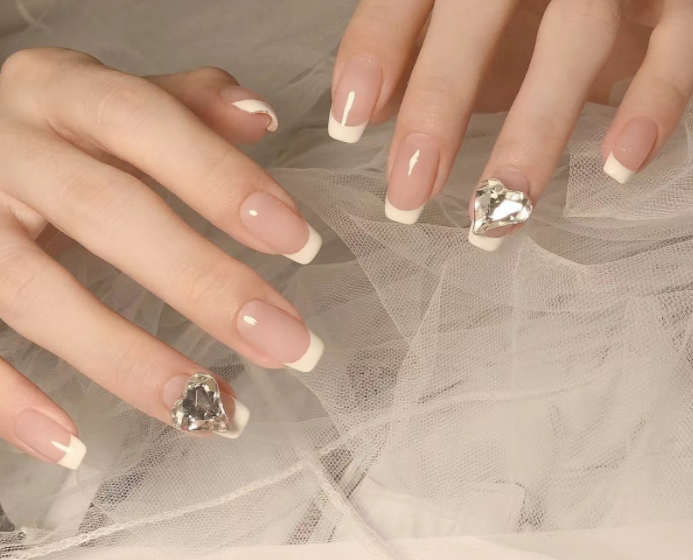 水鉆美甲圖片，南寧時尚美甲培訓分享給你