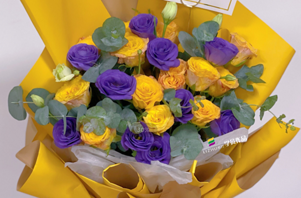 玫瑰花束圖片，學(xué)員告訴你南寧學(xué)插花要多久