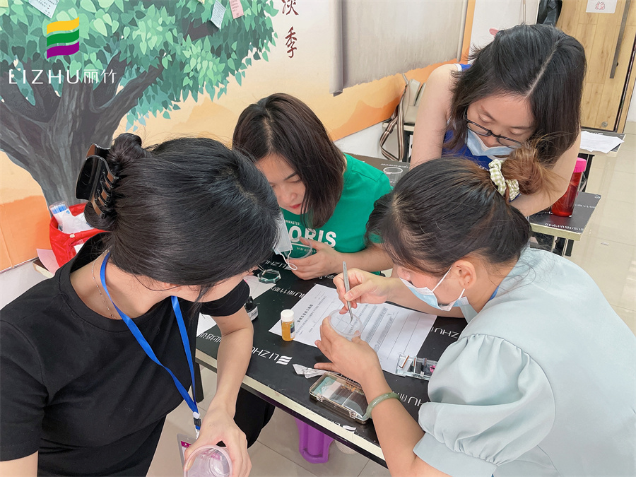 如何用杯子練習(xí)嫁接睫毛？來南寧美睫專業(yè)學(xué)?？纯窗?>
								
								<span id=