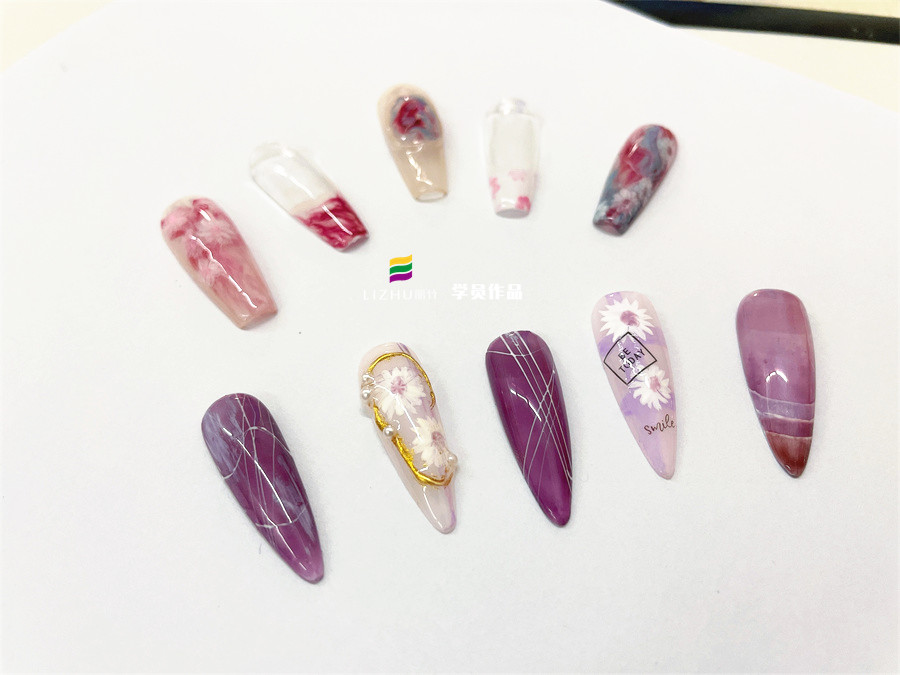 手黑做美甲如何選擇顏色？南寧美甲時(shí)尚培訓(xùn)教你