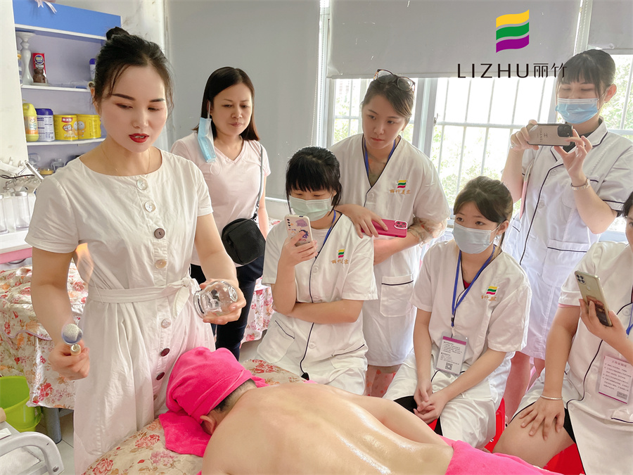 廣西美容培訓(xùn)學(xué)校十大名校分享-拔火罐操作注意事項