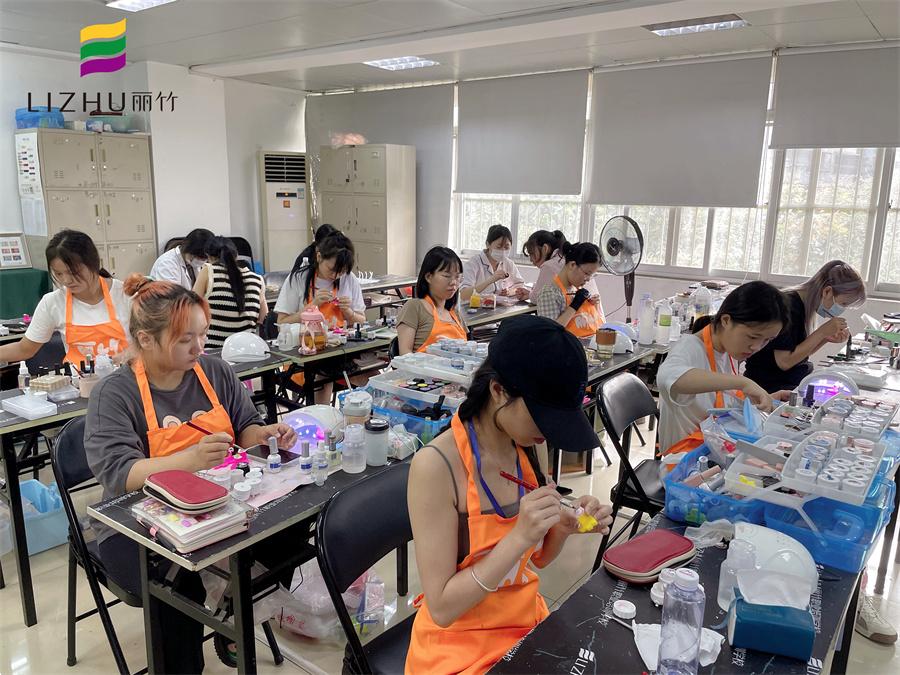 南寧美甲學(xué)校哪家好？南寧美甲學(xué)校哪家有實(shí)力？