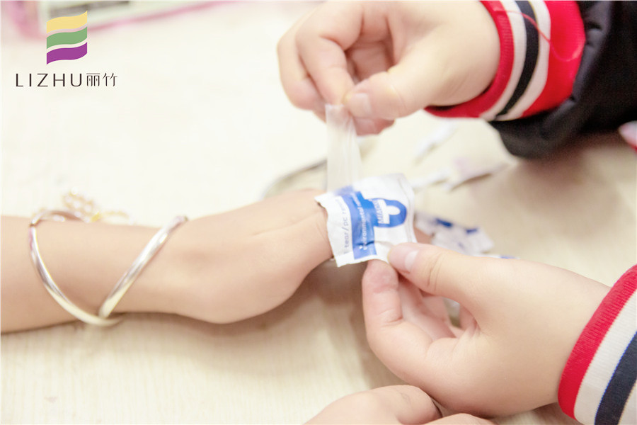 美甲工具有哪些?打磨機(jī)和卸甲包哪種好？