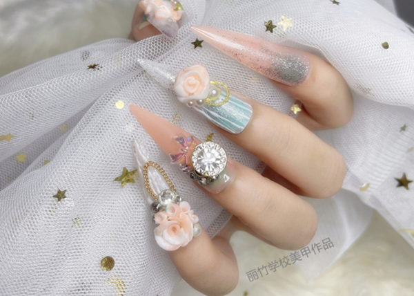 美甲掉漆補(bǔ)救方法，南寧美甲專業(yè)正規(guī)學(xué)校分享技巧