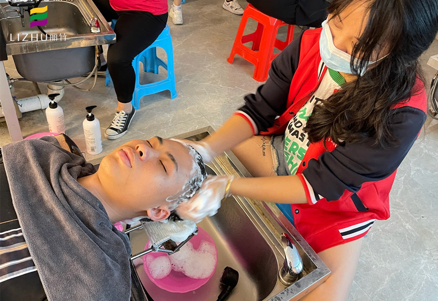 燙染學(xué)什么內(nèi)容？燙發(fā)后洗發(fā)水的選用與洗頭方法