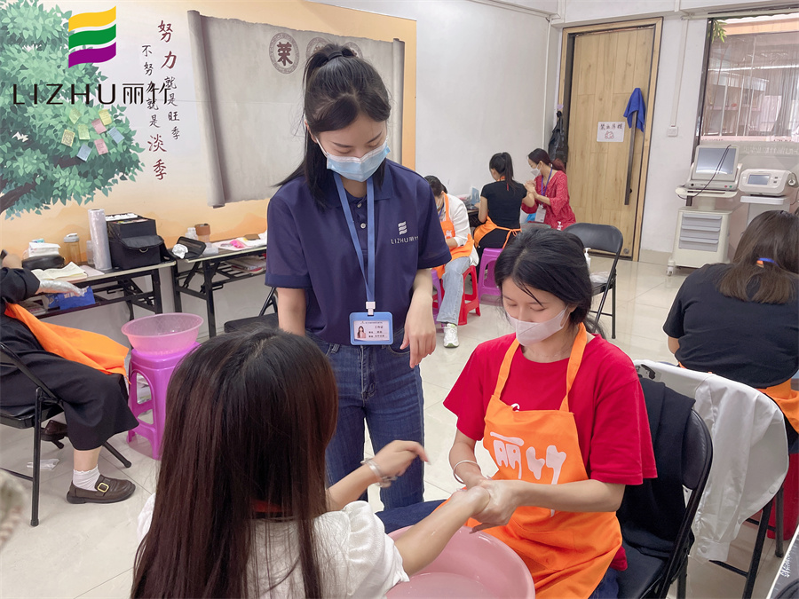 美甲手部護理的重要性，廣西美甲實操教學(xué)