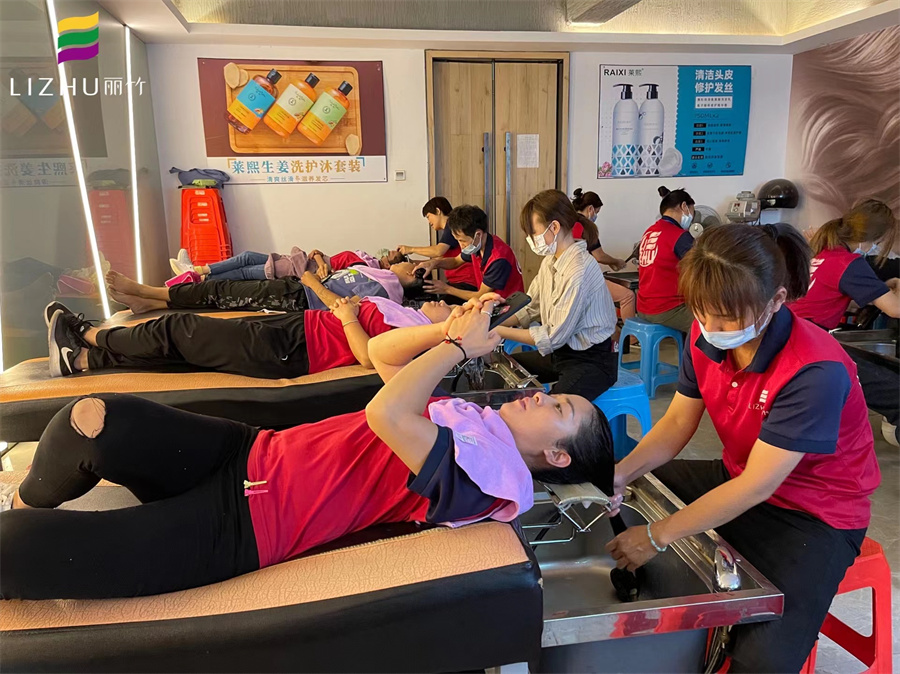 學(xué)美發(fā)店正確的洗頭方法，告訴你南寧哪里有洗頭培訓(xùn)技術(shù)？