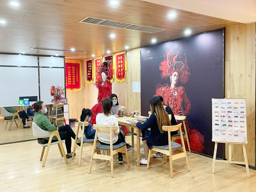 麗竹學(xué)校招生大廳里，全都是人人人人人人