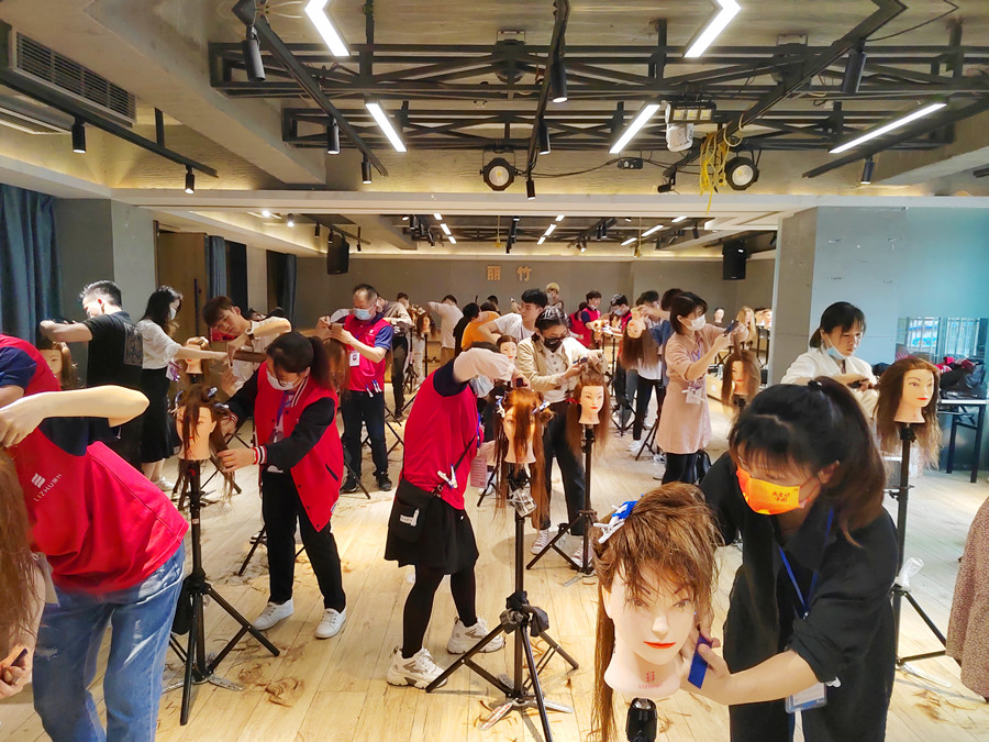 邊緣層次的常用修剪方法，南寧美發(fā)培訓(xùn)排行榜前十課堂筆記