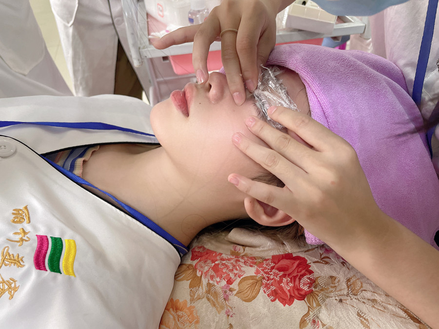 角蛋白翹睫術(shù)，廣西學美睫技術(shù)