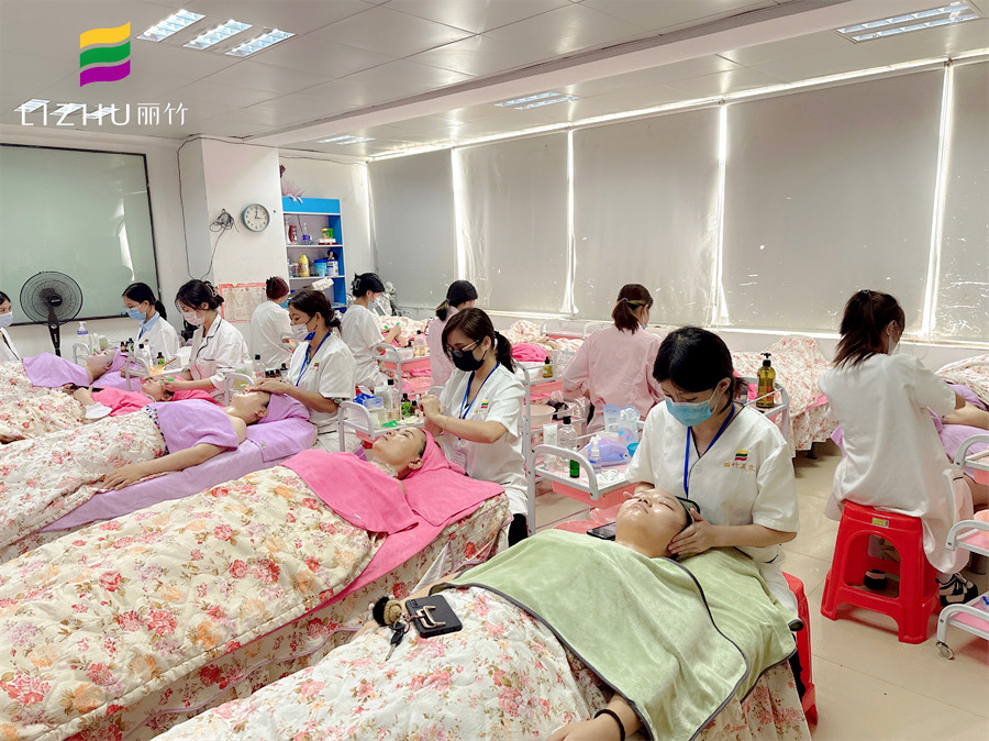 秋季如何敷面膜？南寧面部護(hù)理基礎(chǔ)班課程分享