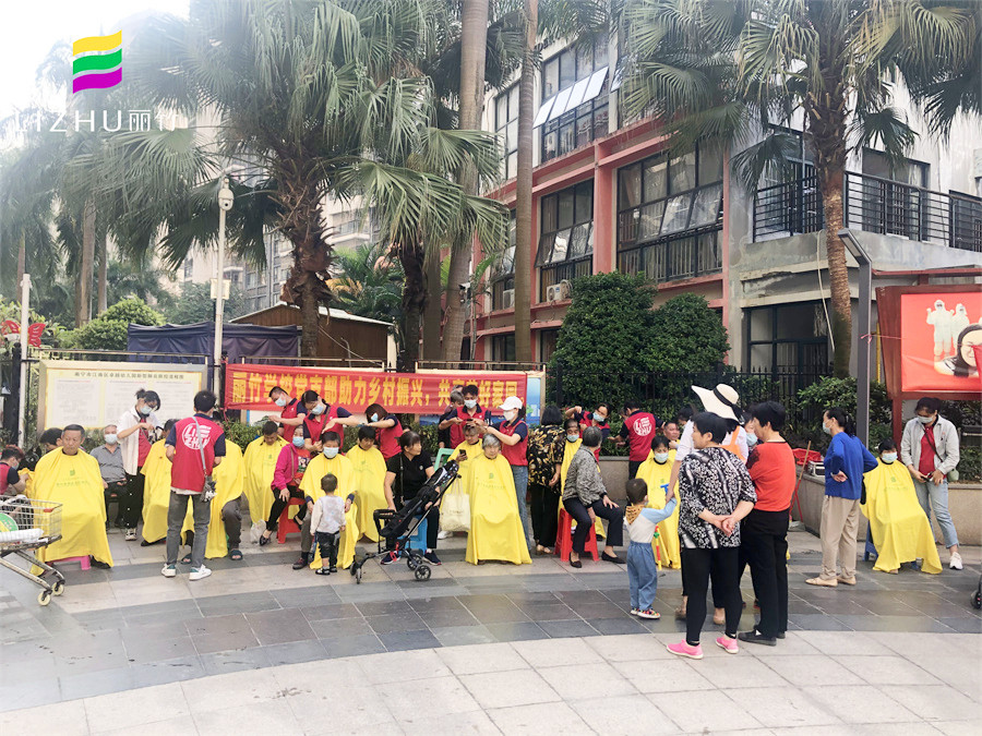 南寧美容美發(fā)學校公益活動，居民們連連稱贊