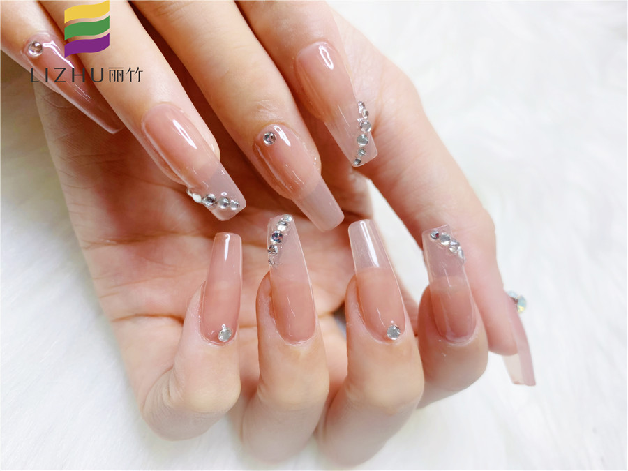 冬天做美甲的注意事項，南寧培訓(xùn)美甲師課件教學(xué)內(nèi)容