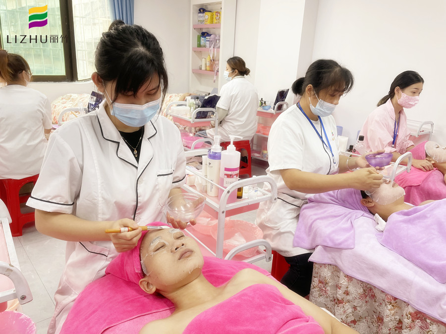 哪些因素造成皮膚反復(fù)過敏？南寧哪里可以學(xué)皮膚管理