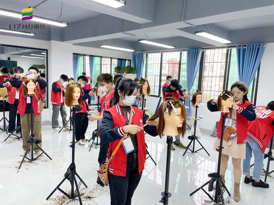 南寧學(xué)美發(fā)剪發(fā)：不同長(zhǎng)度碎發(fā)怎么剪？