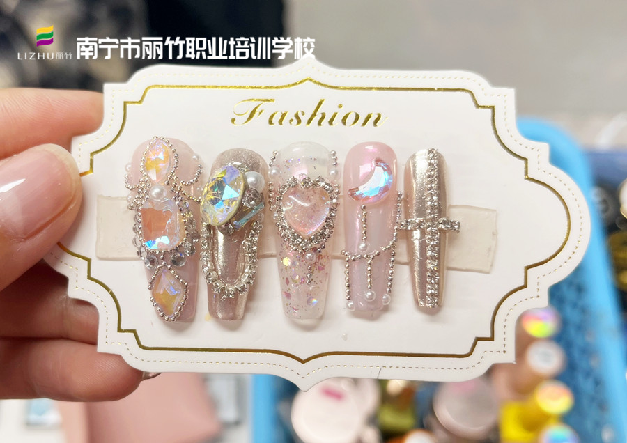 堆鉆美甲，零基礎學美甲在南寧