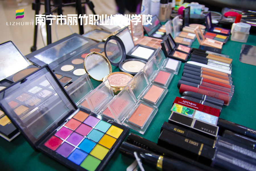 眼影的色調(diào)認(rèn)識，廣西彩妝化妝基礎(chǔ)班課件內(nèi)容