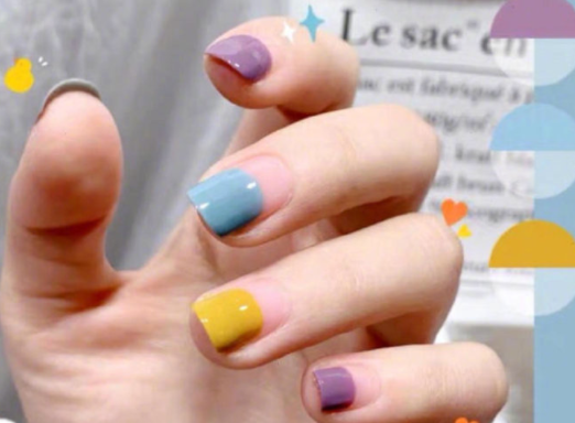 撞色混搭美甲，將夢(mèng)幻氣氛值拉滿