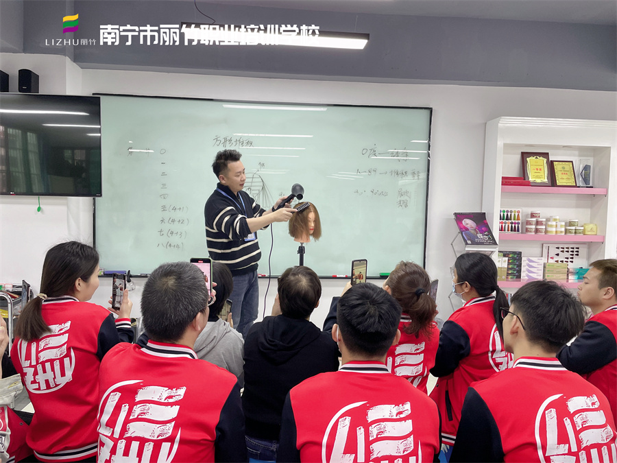 成功美發(fā)師具備哪些條件？南寧美發(fā)理發(fā)培訓