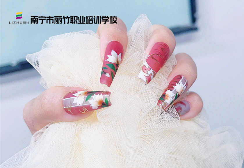 國風玉蘭花美甲，南寧美甲款式造型班演繹別樣之美
