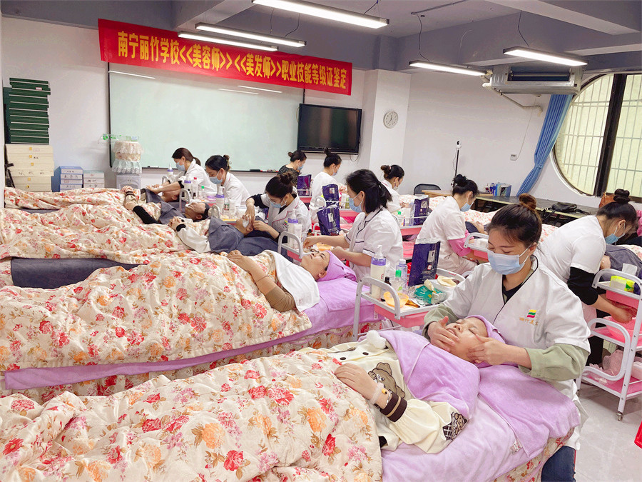 南寧美容師考證-麗竹學校美容專場落幕