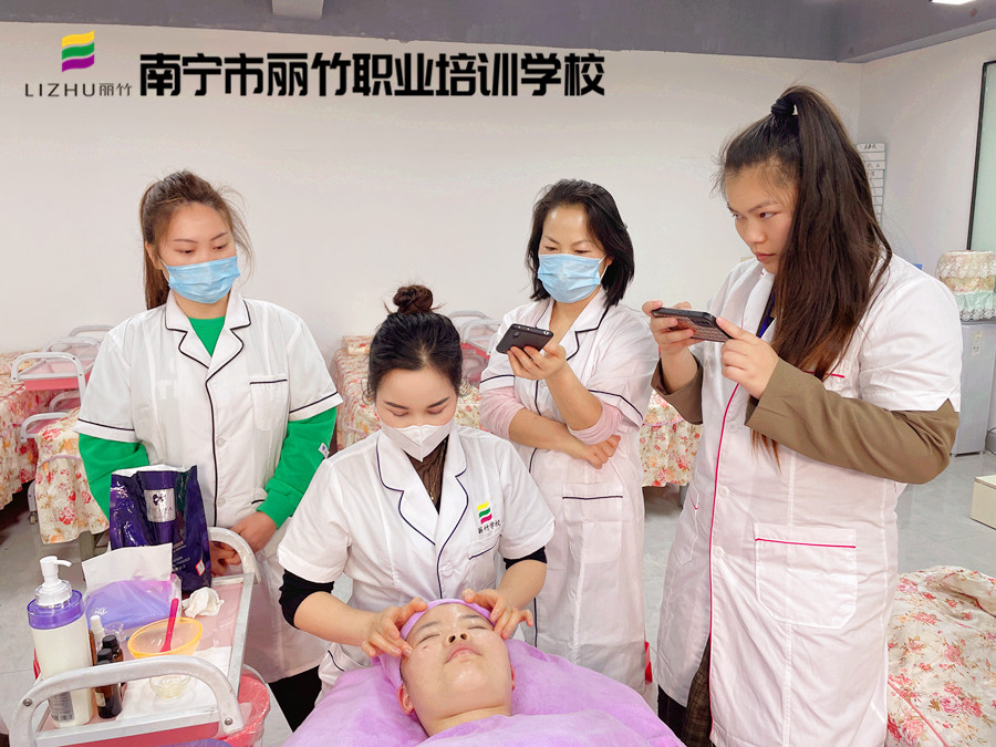 點按太陽（xue）的注意事項，南寧按摩學(xué)校培訓(xùn)內(nèi)容