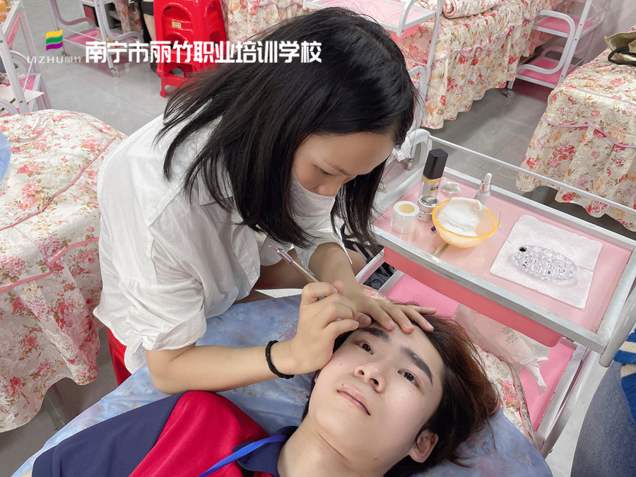 紋眉不上色的原因，廣西紋眉造型培訓(xùn)課程講解