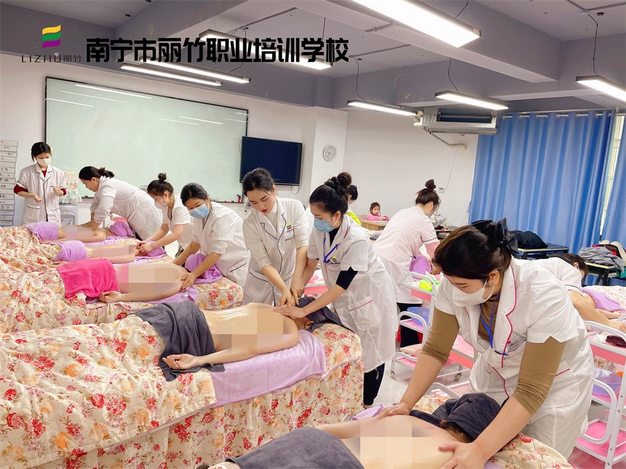 春季背部按摩的好處，廣西美容實訓(xùn)練習(xí)講解