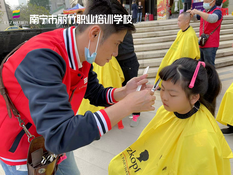 發(fā)分叉怎么保養(yǎng)？南寧美發(fā)養(yǎng)發(fā)護(hù)理頭發(fā)教程