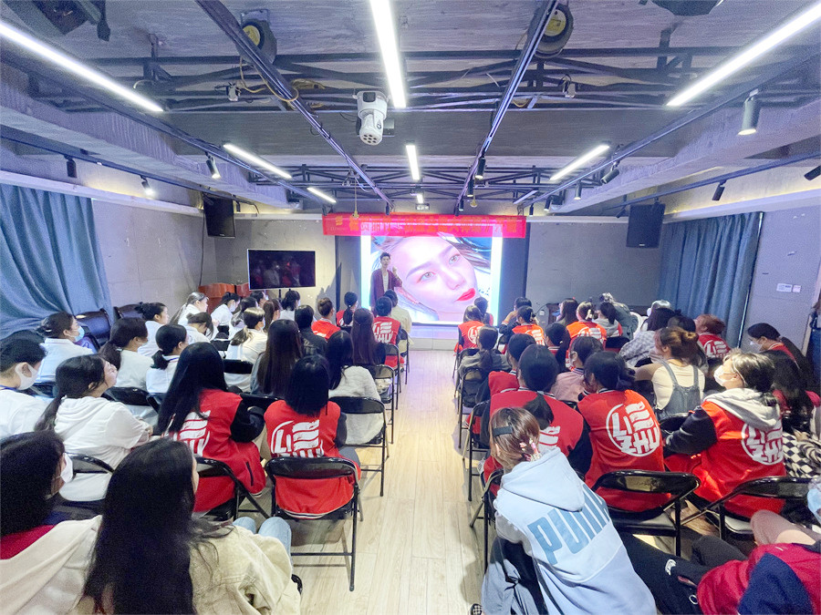 機(jī)器操作紋唇注意事項，一起學(xué)南寧紋繡培訓(xùn)師課程