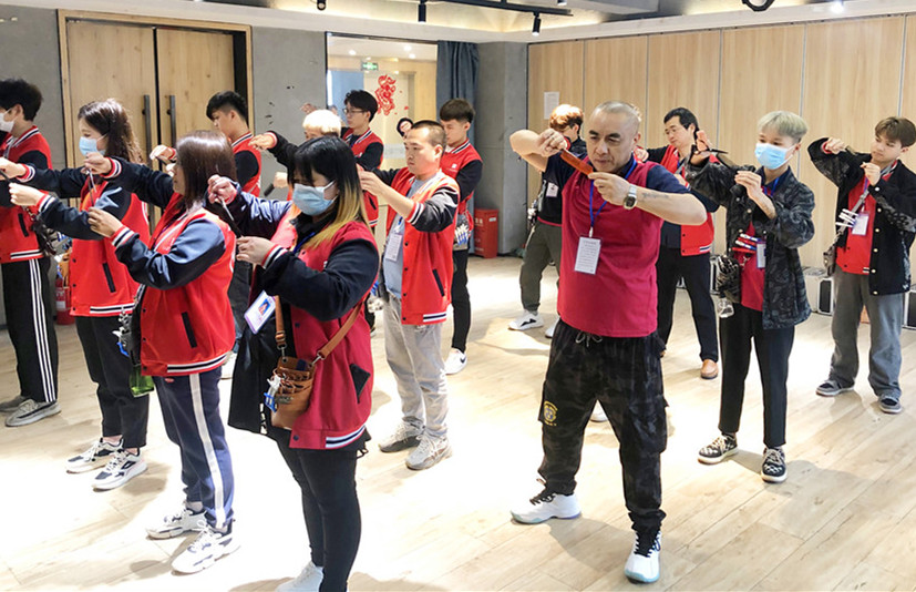 美發(fā)剪刀操作注意事項，南寧美發(fā)師培訓(xùn)基礎(chǔ)課程