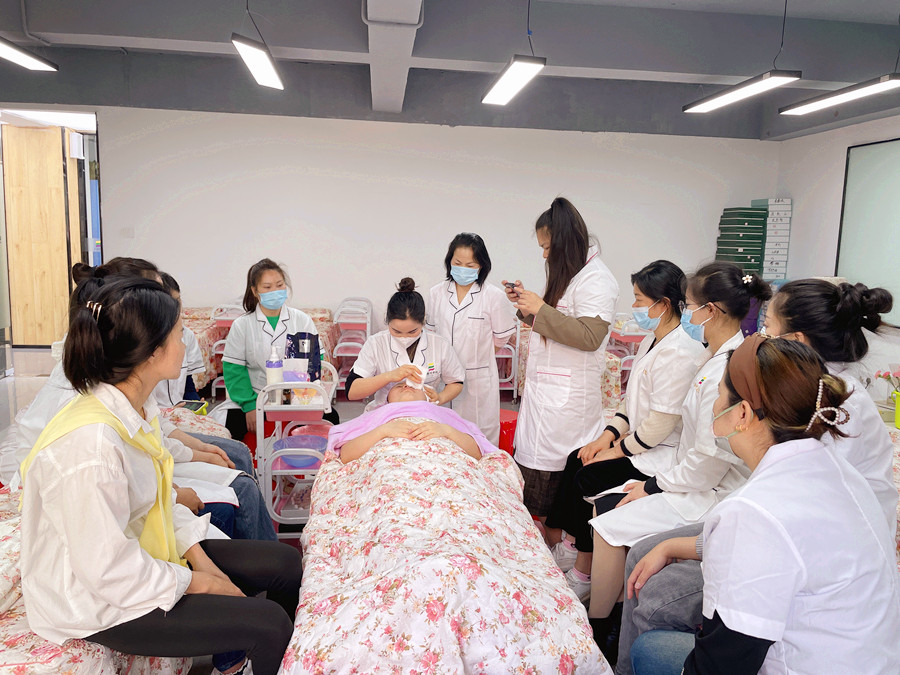 哪些化妝水不能濕敷？南寧美容護膚學校課堂筆記