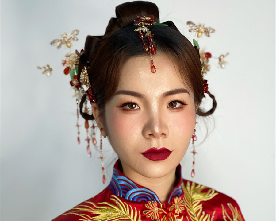 東方新娘造型，廣西新娘彩妝學(xué)校演繹中式浪漫