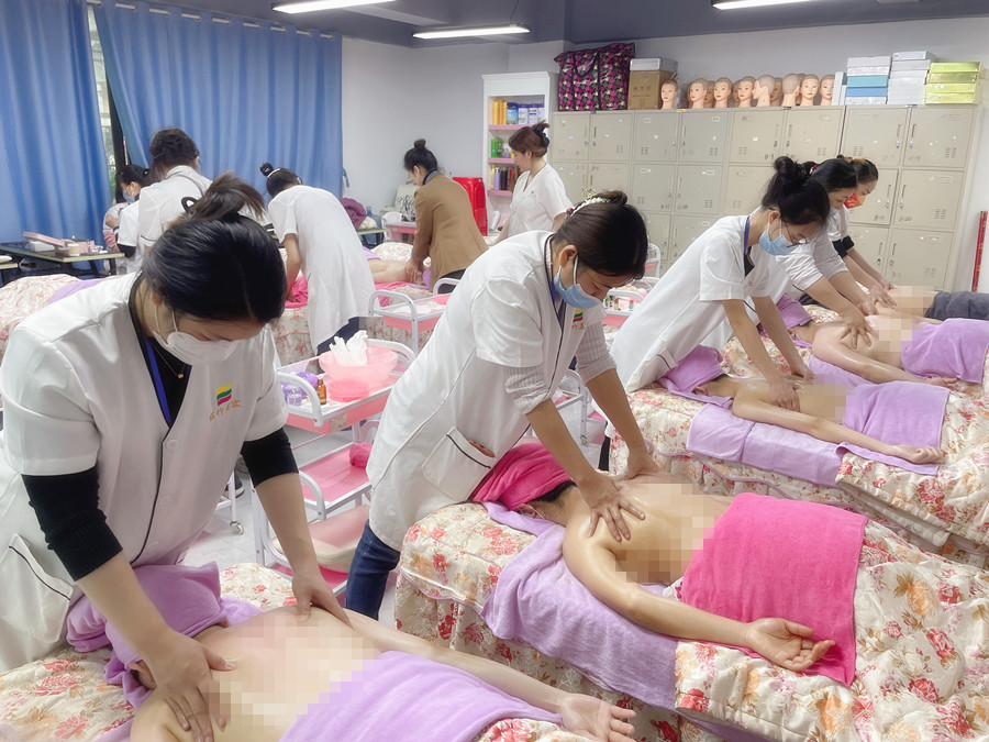 肩胛骨粘連怎么辦？廣西美容推拿學(xué)校解答