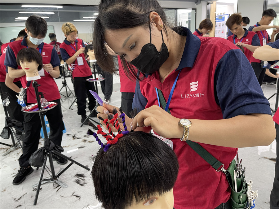 廣西燙發(fā)技術(shù)：煙花燙需要注意什么？