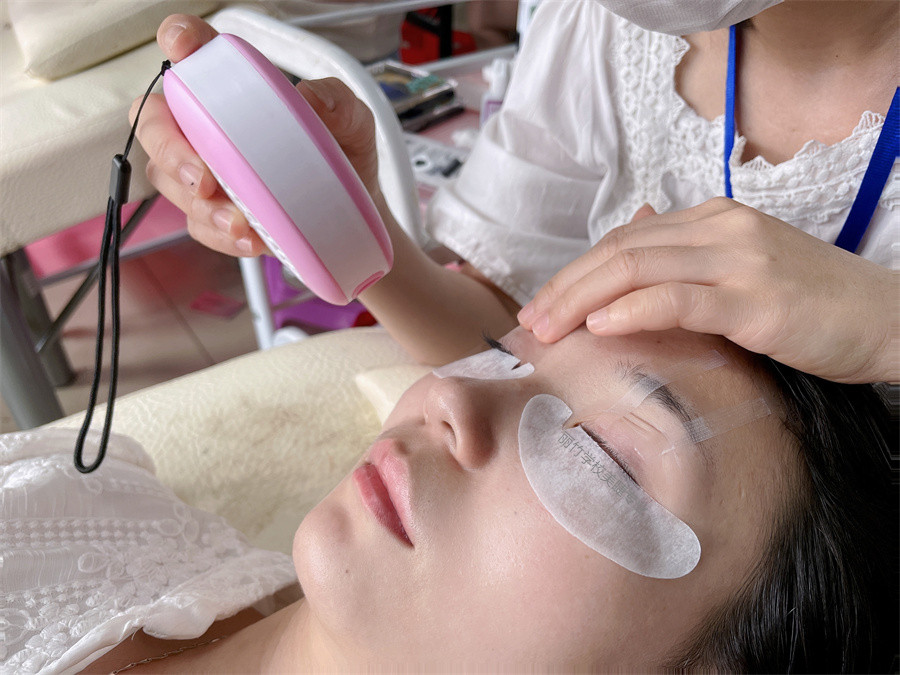 美睫風(fēng)扇吹風(fēng)機(jī)有什么用？南寧學(xué)美睫技術(shù)