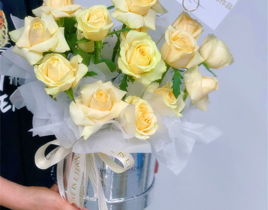 抱抱桶花束，南寧花藝零基礎(chǔ)培訓(xùn)班作品欣賞